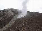Самый большой выброс паров на дне кратера вулкана Гуагуа Пичинча